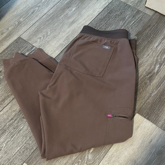 Figs Dusty Purple Scrub Set - like new! - Picture 5 of 8